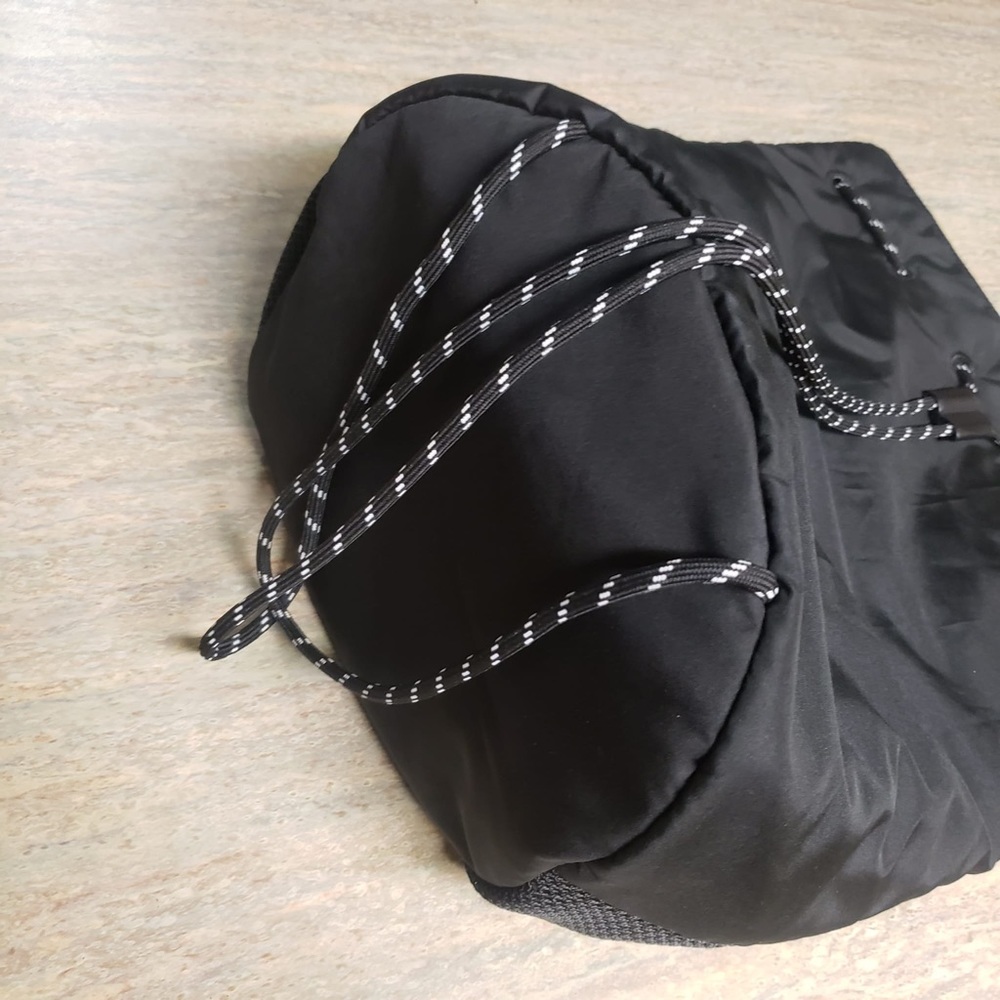 NWT Pink VS drawstring backpack - Picture 3 of 11